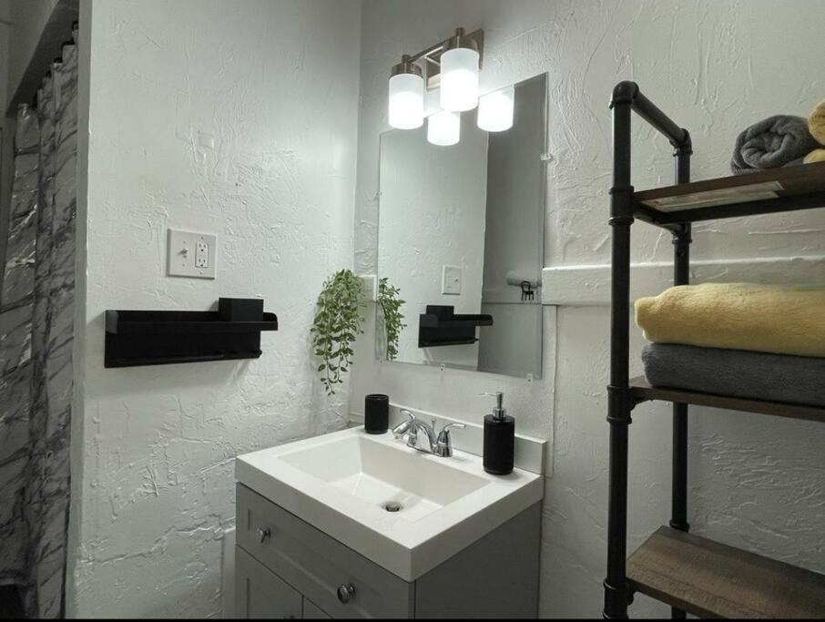 Lovely 2Br W Office Space - King Bed & Alexa Leilighet Pittsburgh Eksteriør bilde