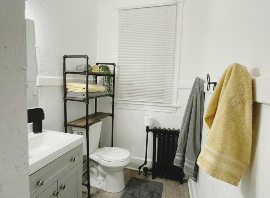 Lovely 2Br W Office Space - King Bed & Alexa Leilighet Pittsburgh Eksteriør bilde